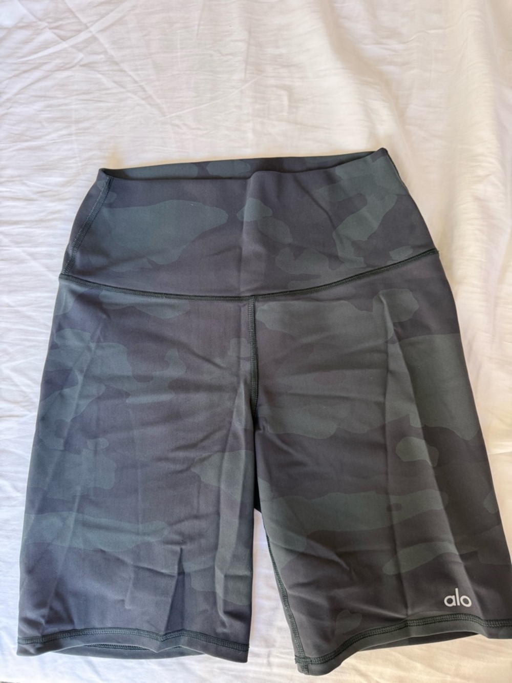 ALO Yoga Camo High-Waist Bike Shorts - Black/Gray